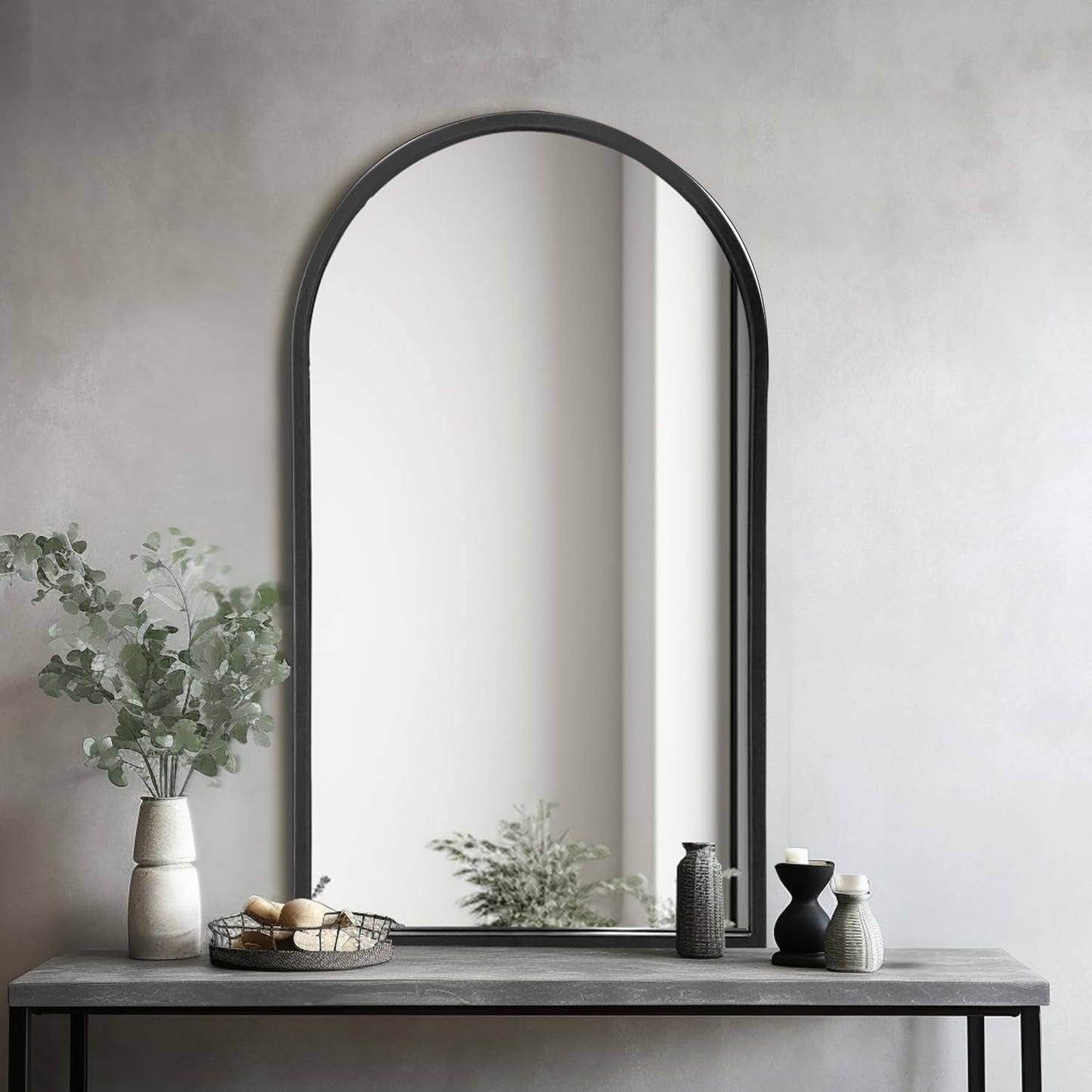 Bågformad Spegel i Svart Metall – 107x61cm